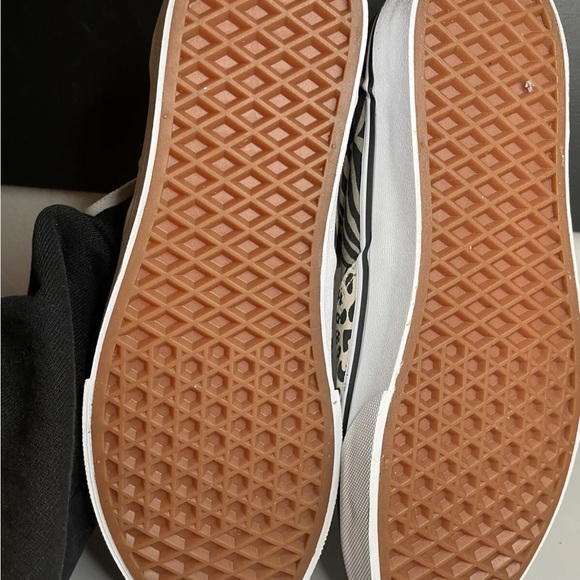 Vans - Picture 3 of 4